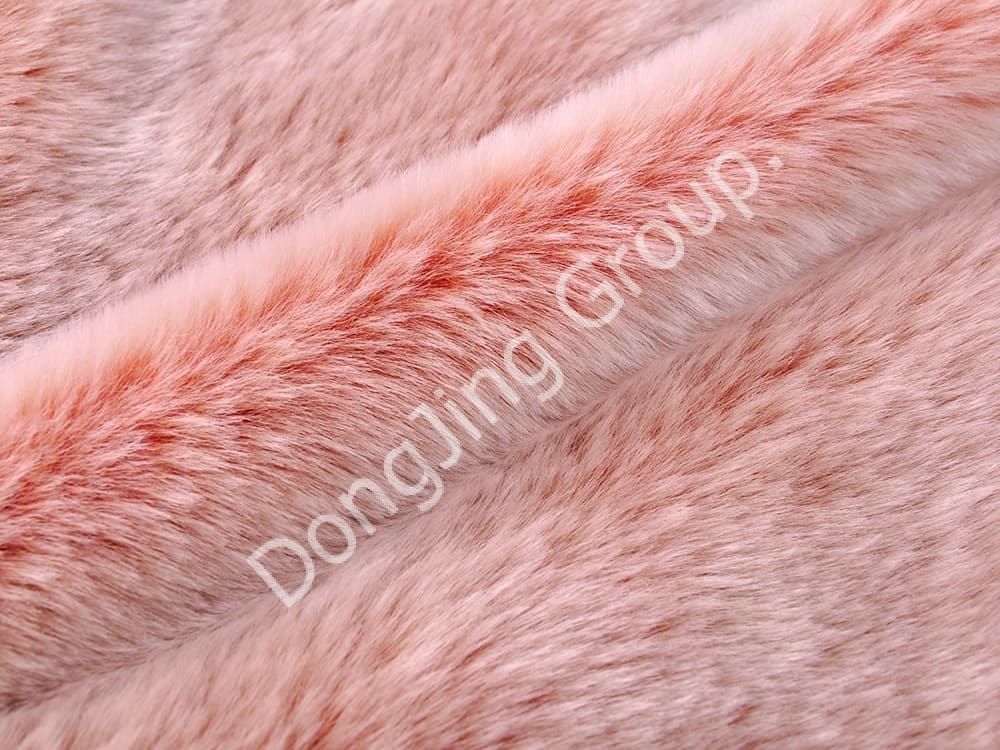 DP0960-Ružovo biela faux fur fabric