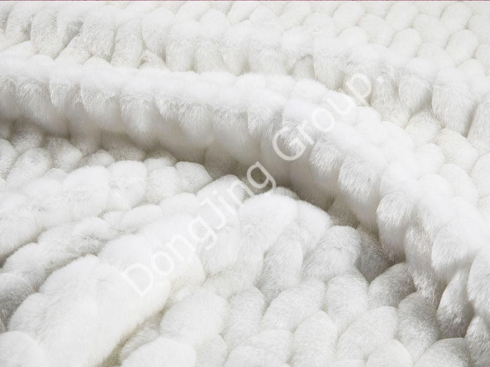 X9HG0193-Biele reliéfne králičie chlpy faux fur fabric